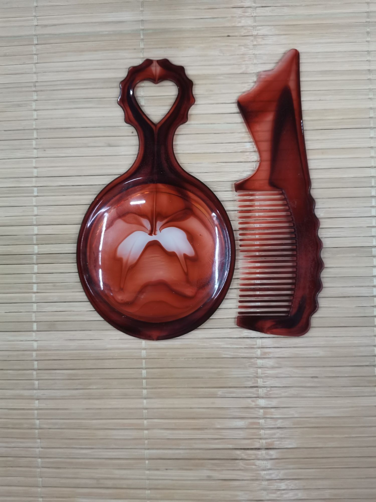 梳子/镜梳/塑料梳子白底实物图