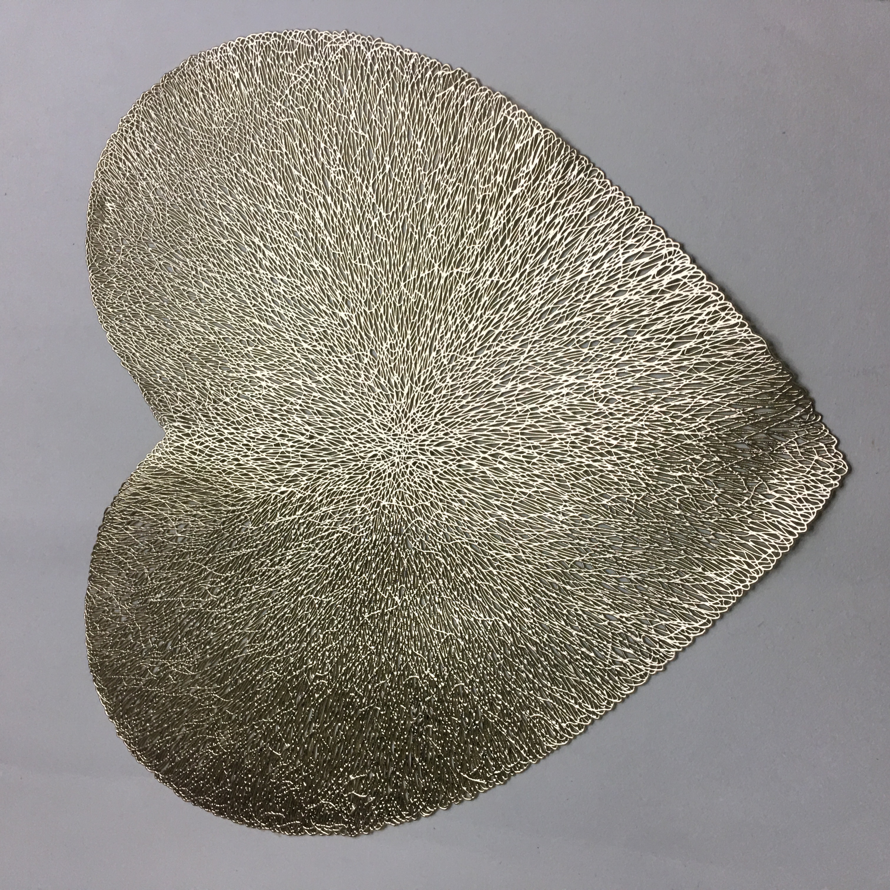 New heart-shaped cicada wing random thread heat insulation pad, household European-style placemat, PVC table mat, heat-resistant and heat-insulating Western placemat Specification image