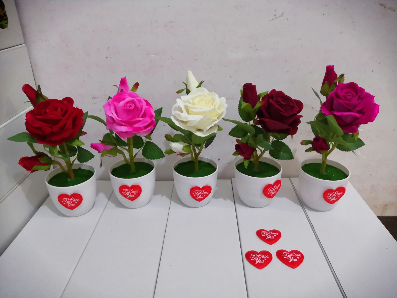 The bonsai 50 simulation handicrafts, decorative ornaments and artificial flowers come in a wide variety of colors and types, with all sizes and specifications available. Customized orders based on samples are also available
