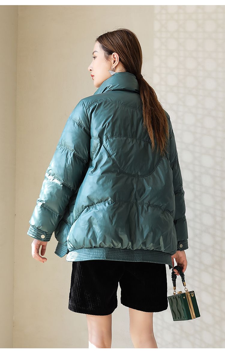 羽绒服女白底实物图