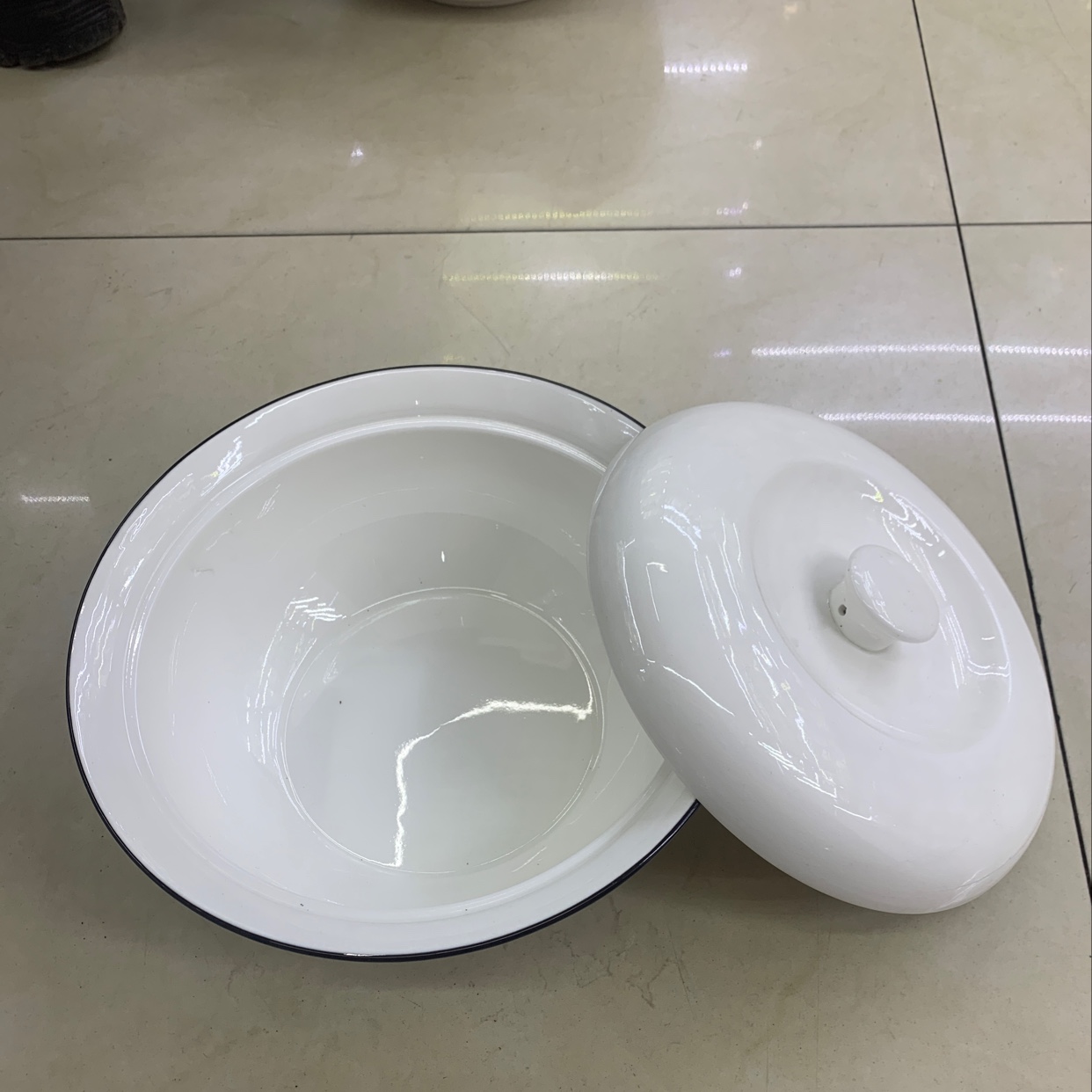 陶瓷汤锅，黑线品锅产品图