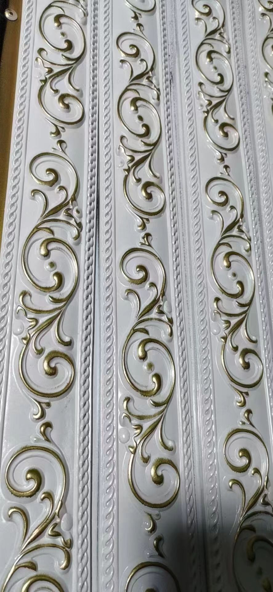 Soft floral lines for architectural decoration