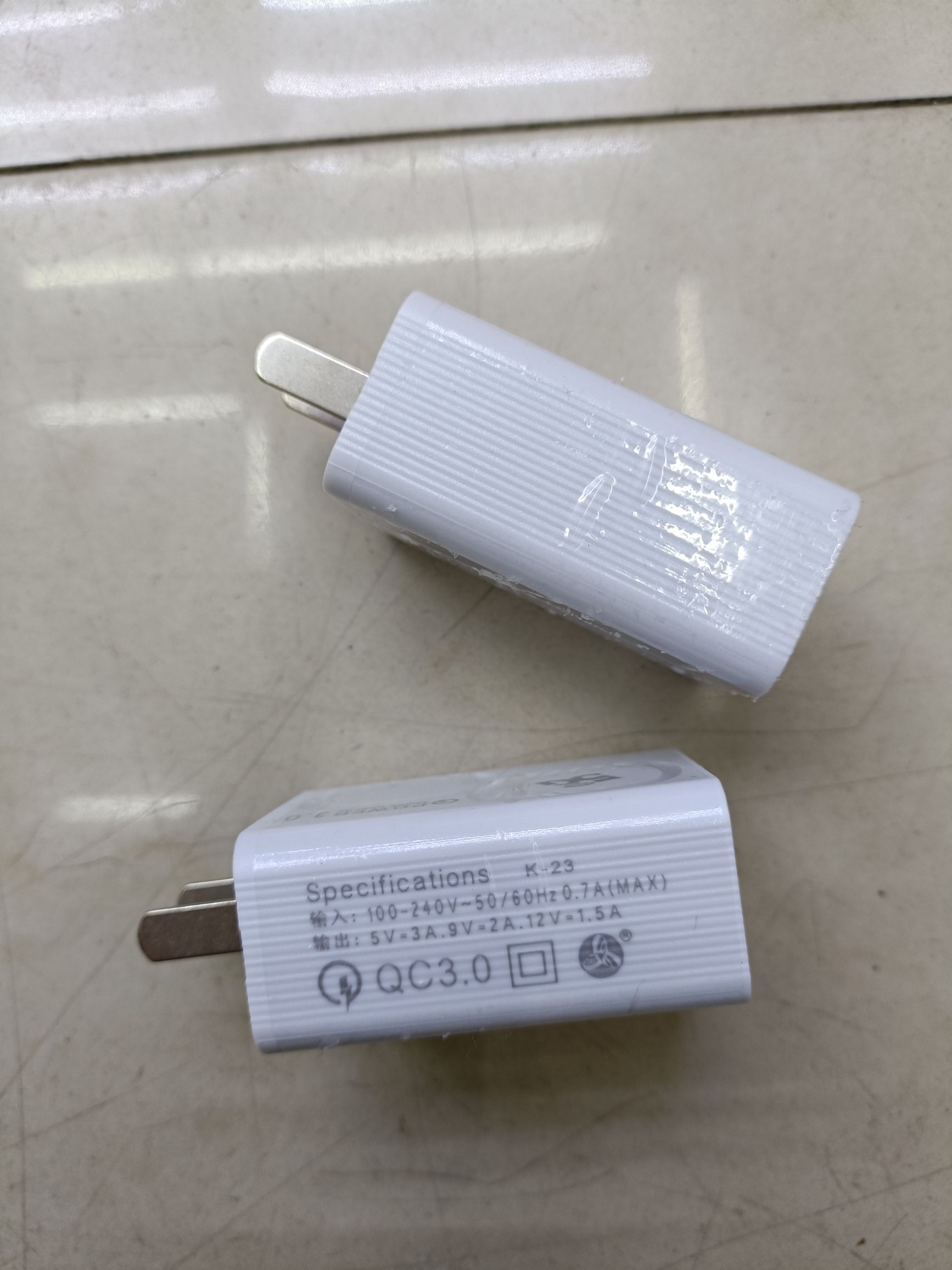 手机充电器单头 美规插头充电器 单USB接口 1A 2A 2.4A QC3.0   裸装详情图2