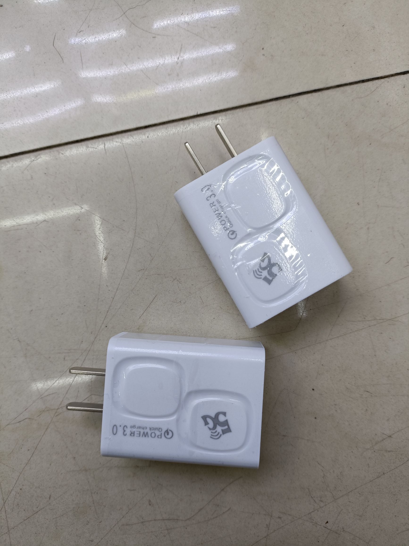 手机充电器 美规插头 USB接口细节图