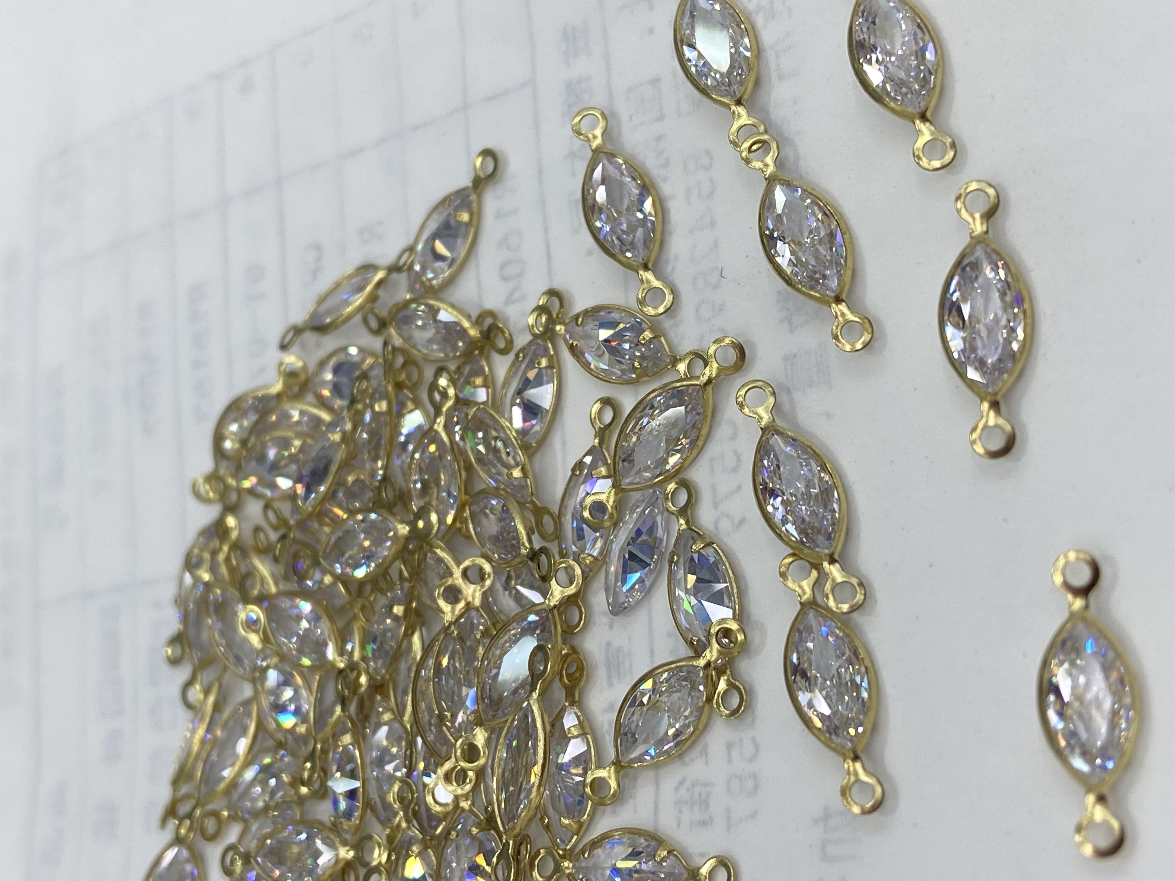 Zircon copper accessories, zircon claw jewelry, wedding dress shoes and clothing accessories, DIY handcrafted accessories detail image 1