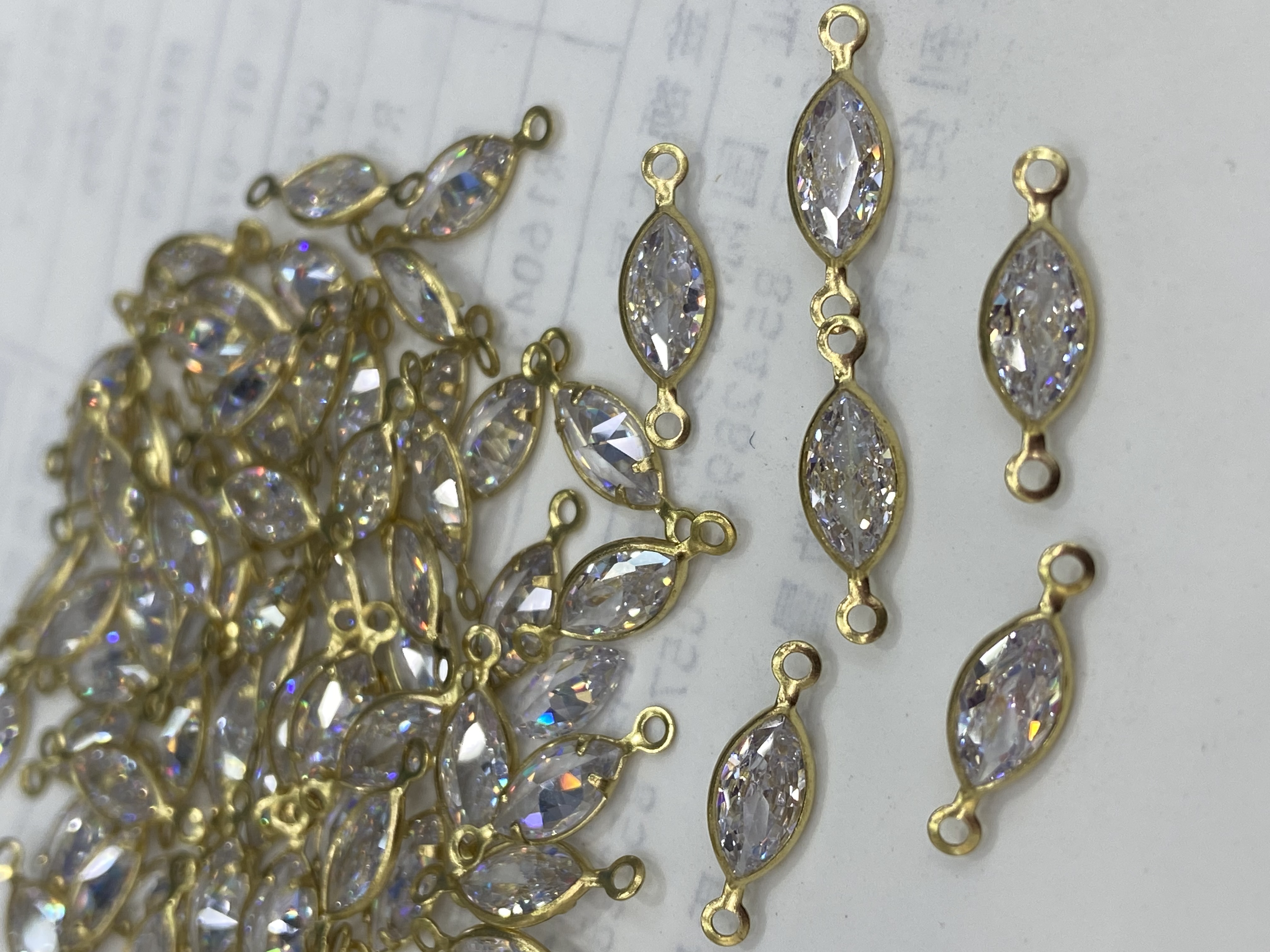 Zircon copper accessories, zircon claw jewelry, wedding dress shoes and clothing accessories, DIY handcrafted accessories Item Picture
