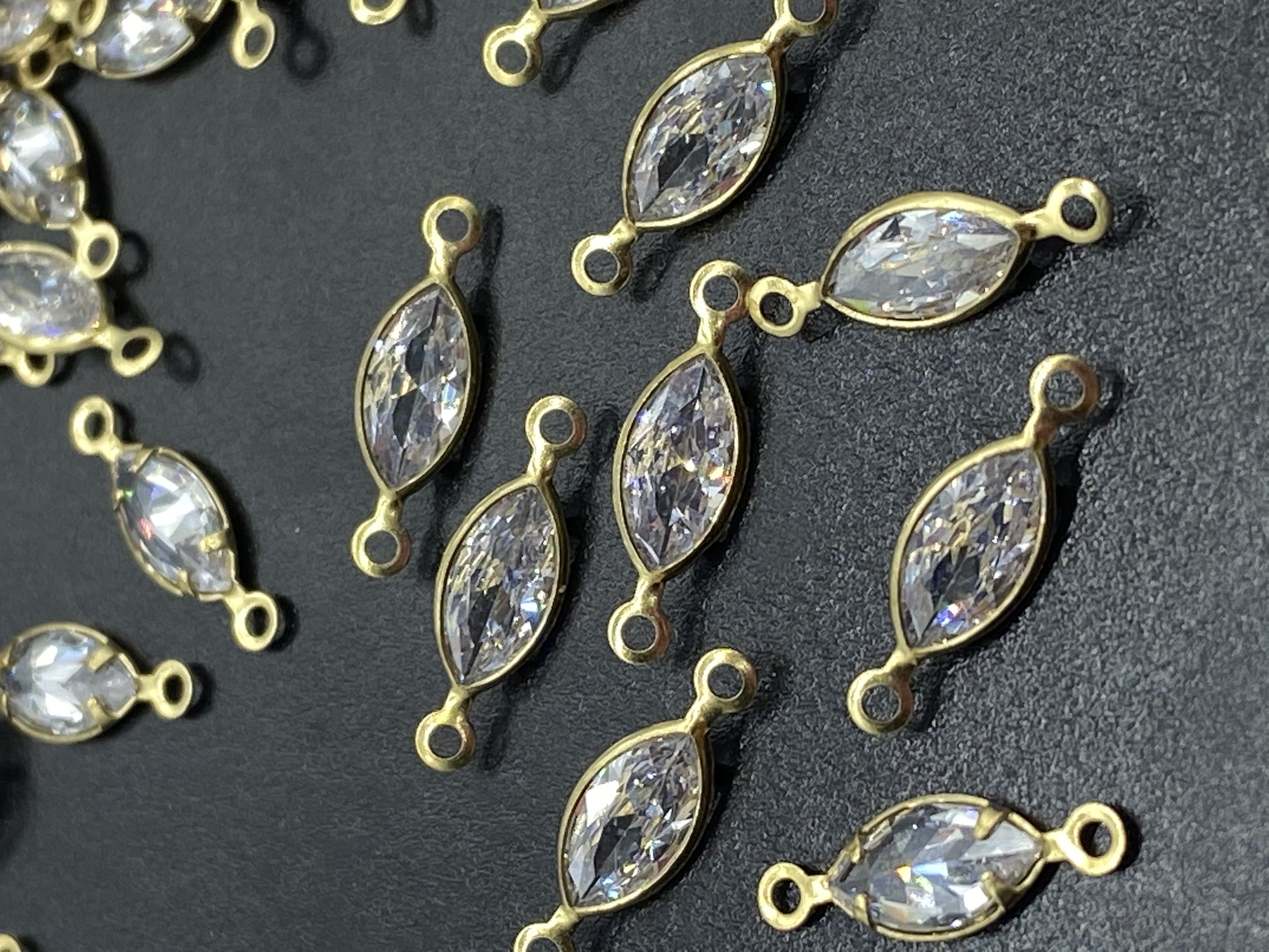 Zircon copper accessories, zircon claw jewelry, wedding dress shoes and clothing accessories, DIY handcrafted accessories detail image 4