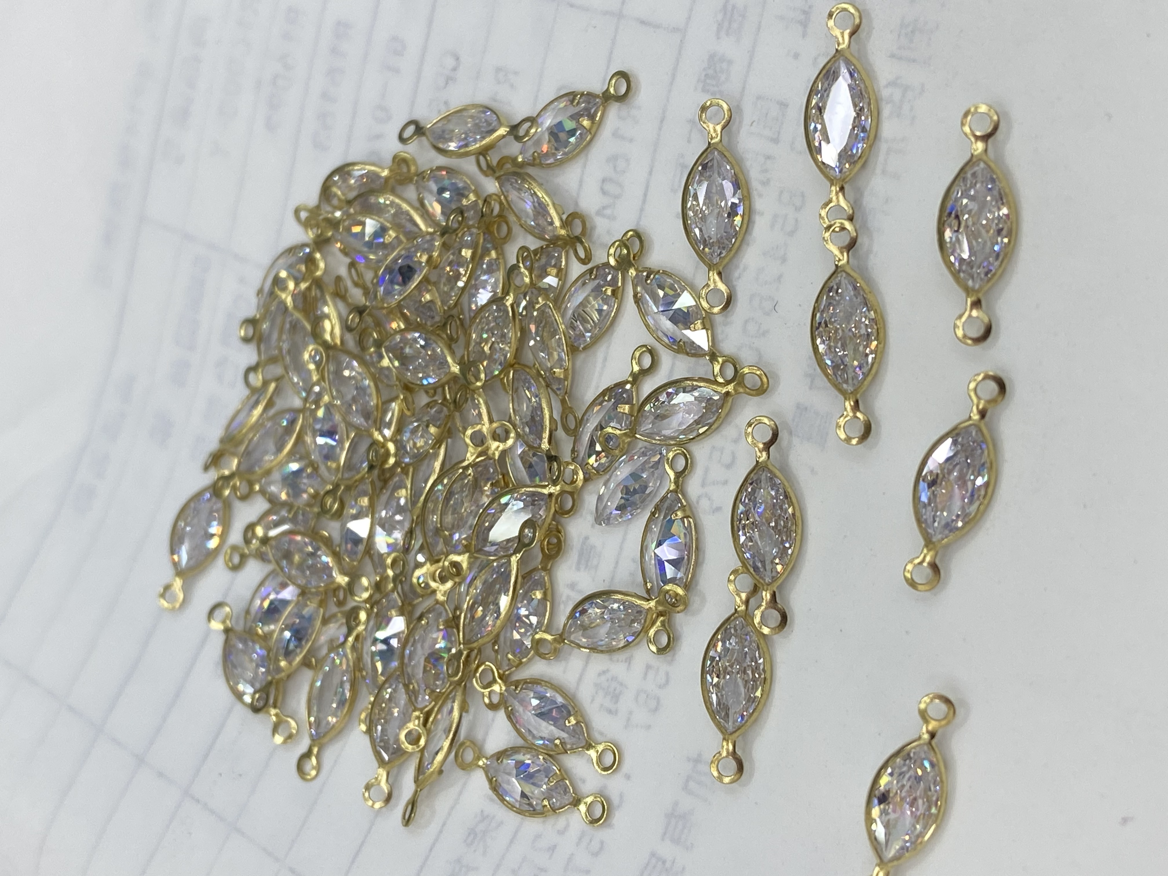 Zircon copper accessories, zircon claw jewelry, wedding dress shoes and clothing accessories, DIY handcrafted accessories detail image 3