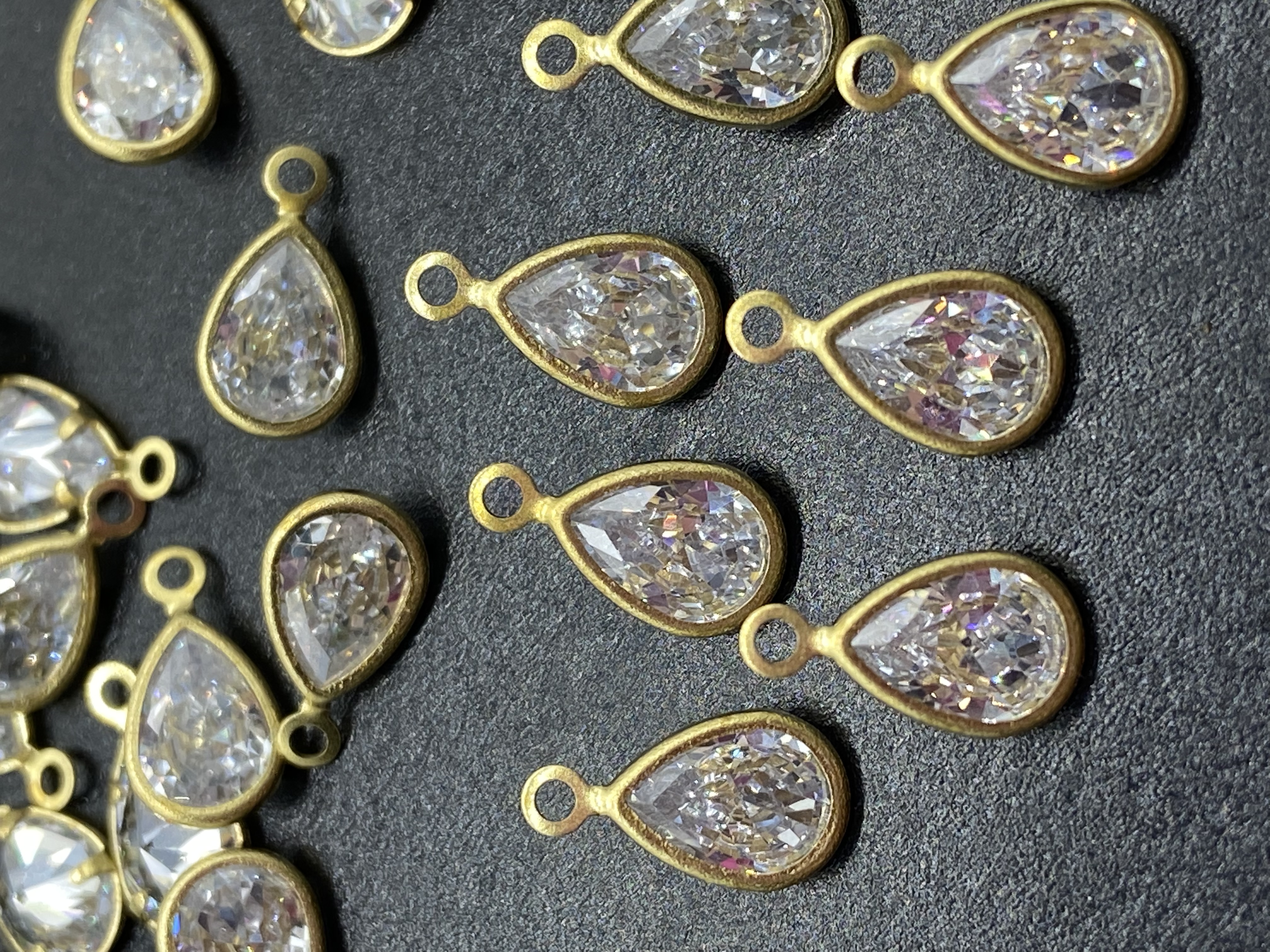 DIY teardrop-shaped zircon claw copper accessories, earrings, jewelry, wedding dress, shoes and clothing accessories, zircon accessories, nail art accessories
