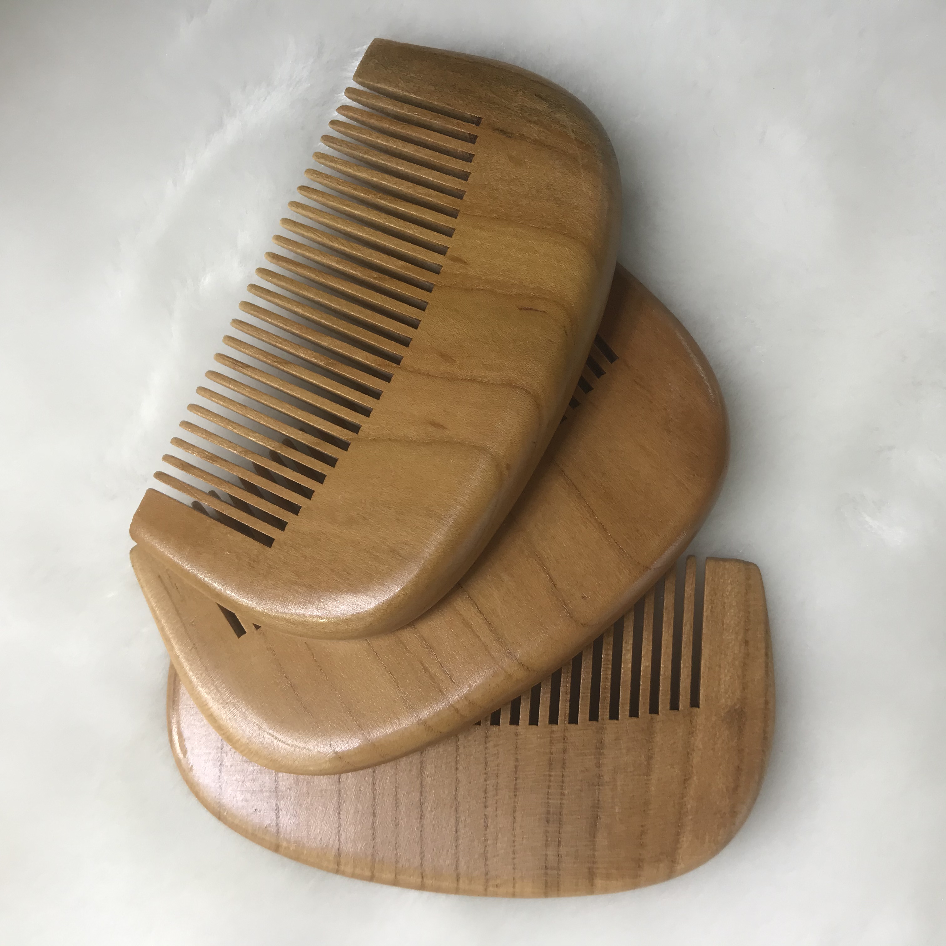 Premium peach wood comb detail image 5