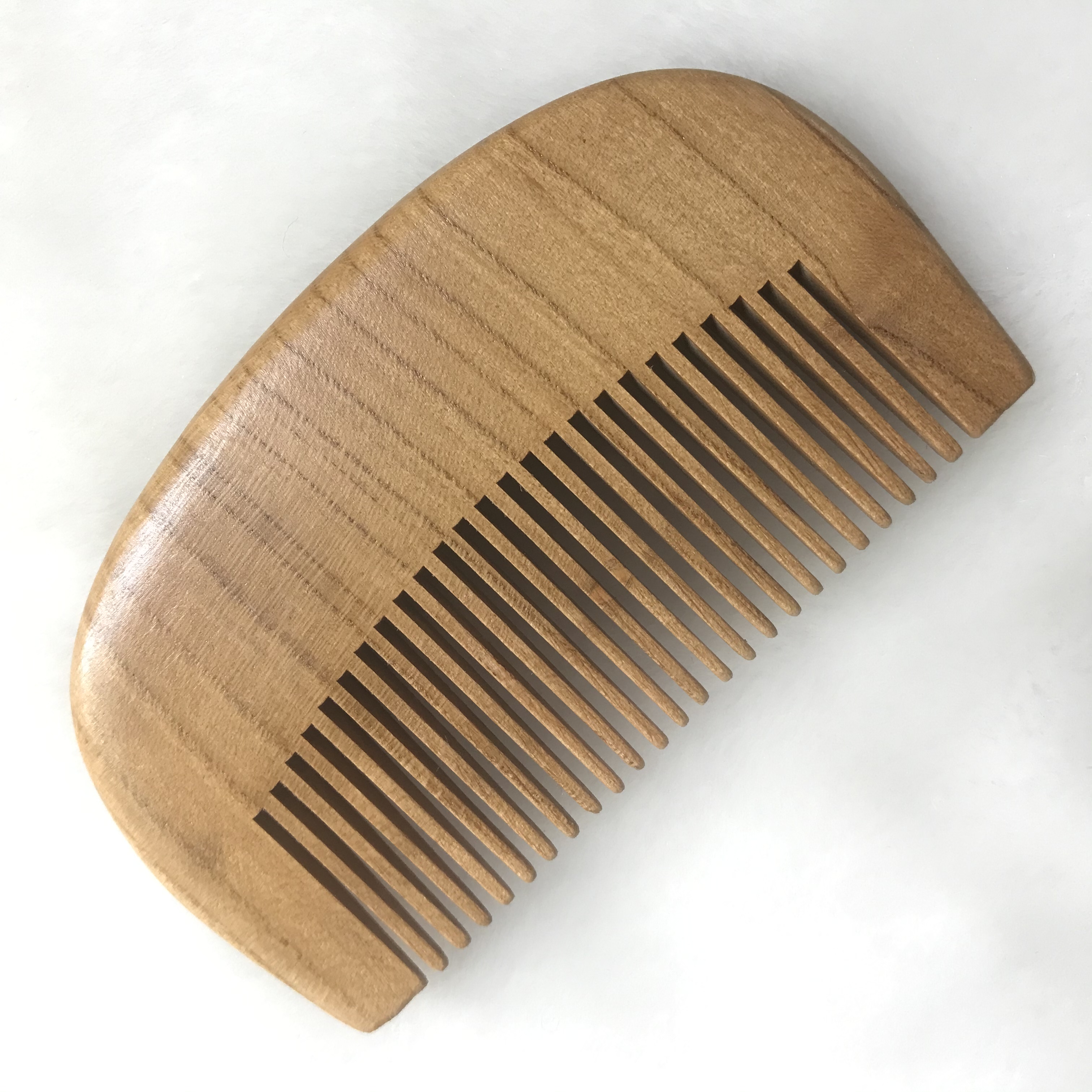 Premium peach wood comb detail image 3