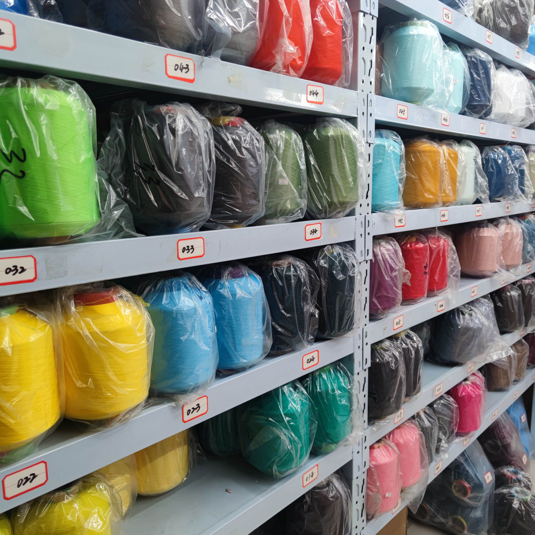 Factory direct sales of colored spandex covered yarn, colored covered yarn 012 textile raw materials details Picture