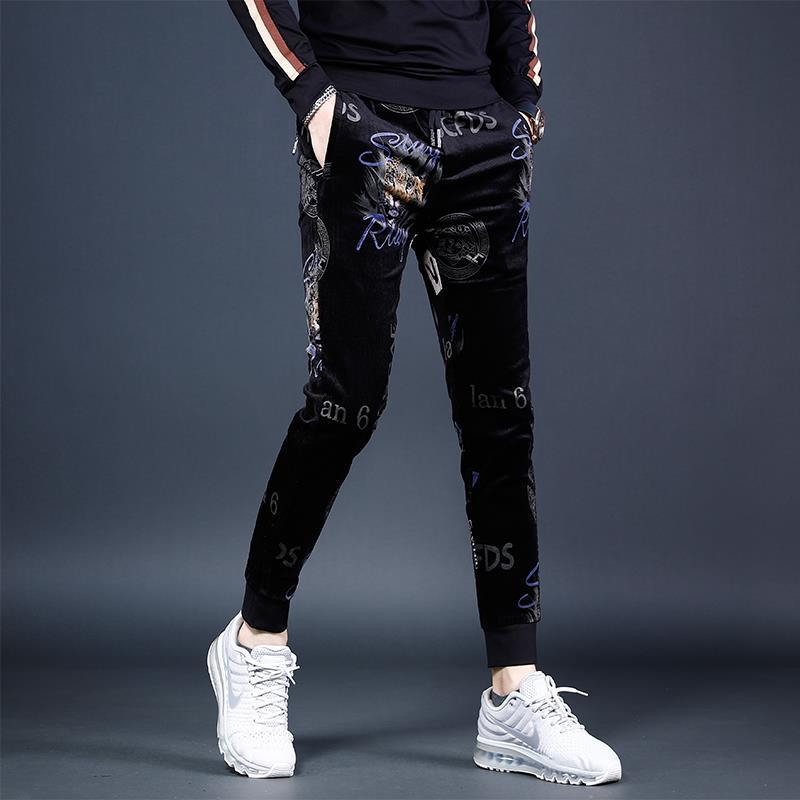 Pantalón de pana hombre otoño invierno grueso slim pantalón de pie pequeño hombre tendencia impresión bouquet pie pantalón deportivo negro detail image 5