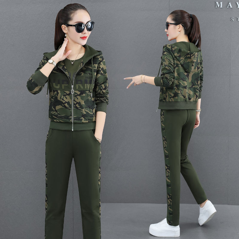 The 2022 autumn new Korean-style fashionable and stylish outdoor hooded long-sleeved three-piece camouflage sportswear set is trendy details Picture