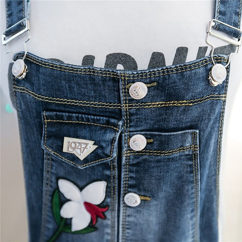 New Korean-style student slimming and slimming detachable elastic skinny denim jumpsuit with shoulder straps for women detail image 2