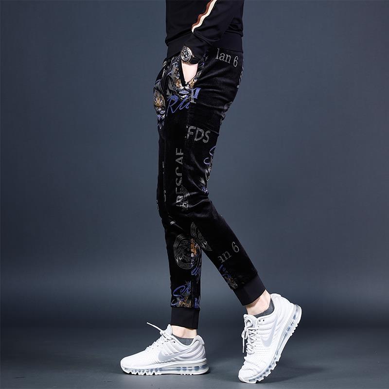 Pantalón de pana hombre otoño invierno grueso slim pantalón de pie pequeño hombre tendencia impresión bouquet pie pantalón deportivo negro detail image 2