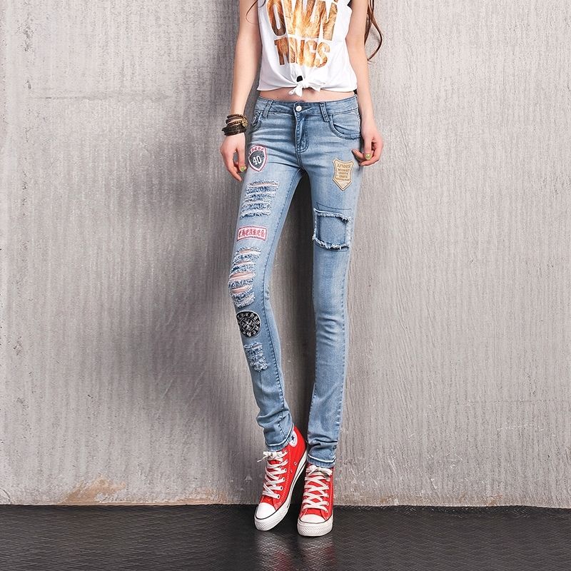 The 2022 autumn and spring new style of ripped jeans for women is a thin Korean-style personalized patch long pants that are slimming and can make your feet look smaller details Picture