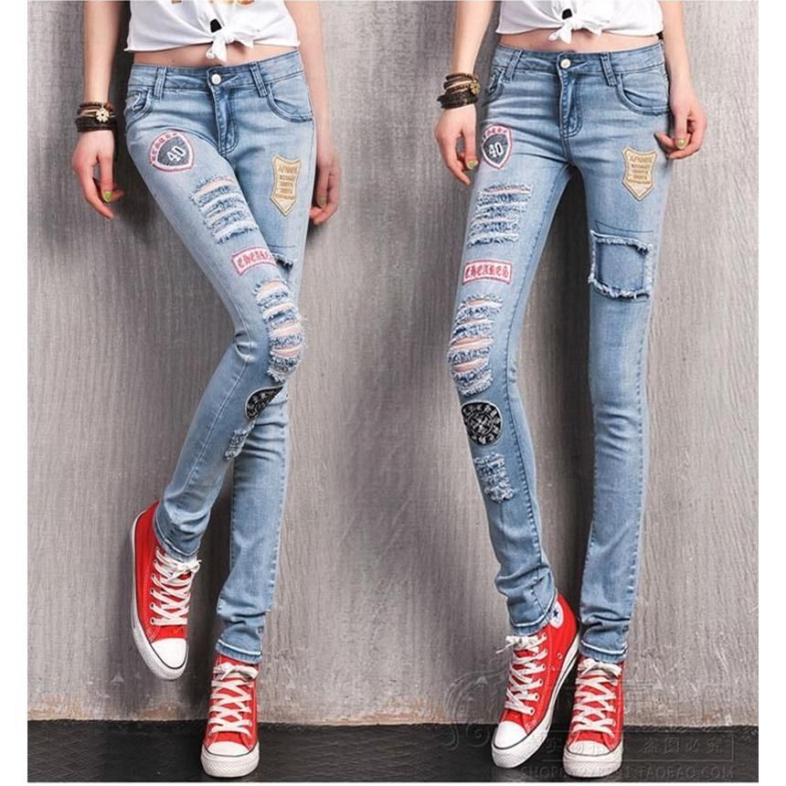 The 2022 autumn and spring new style of ripped jeans for women is a thin Korean-style personalized patch long pants that are slimming and can make your feet look smaller detail image 2