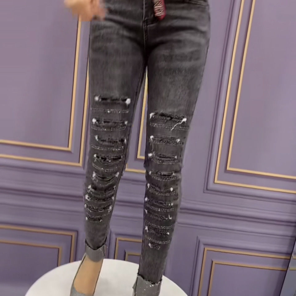 European Station 2022 Summer New bestsellers Ripped high-temperature embossed diamond jeans, fashionable and personalized women's pants detail image 2