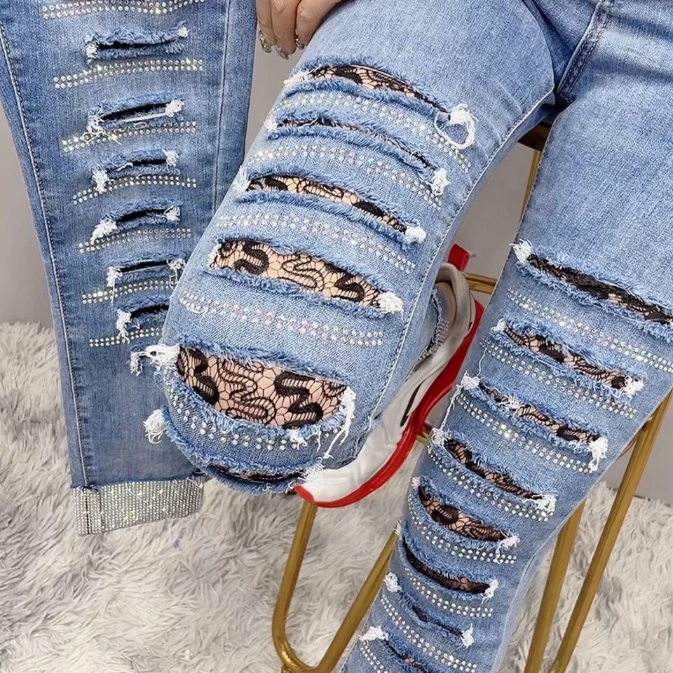 European Station 2022 Summer New bestsellers Ripped high-temperature embossed diamond jeans, fashionable and personalized women's pants detail image 8