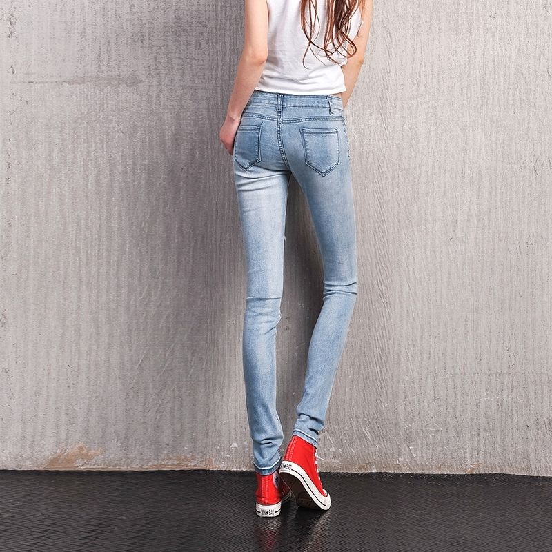 The 2022 autumn and spring new style of ripped jeans for women is a thin Korean-style personalized patch long pants that are slimming and can make your feet look smaller