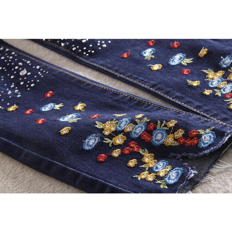 European Station Spring New collection: diamond-encrusted embroidered jeans, women's floral sequined embroidered small feet pencil nine-inch pants with rhinestones detail image 2