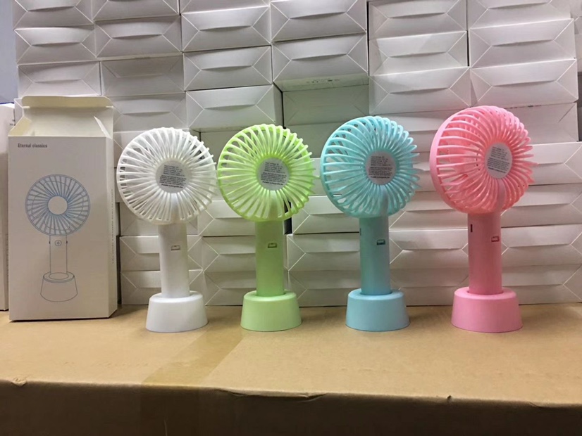 Pequeño ventilador USB
