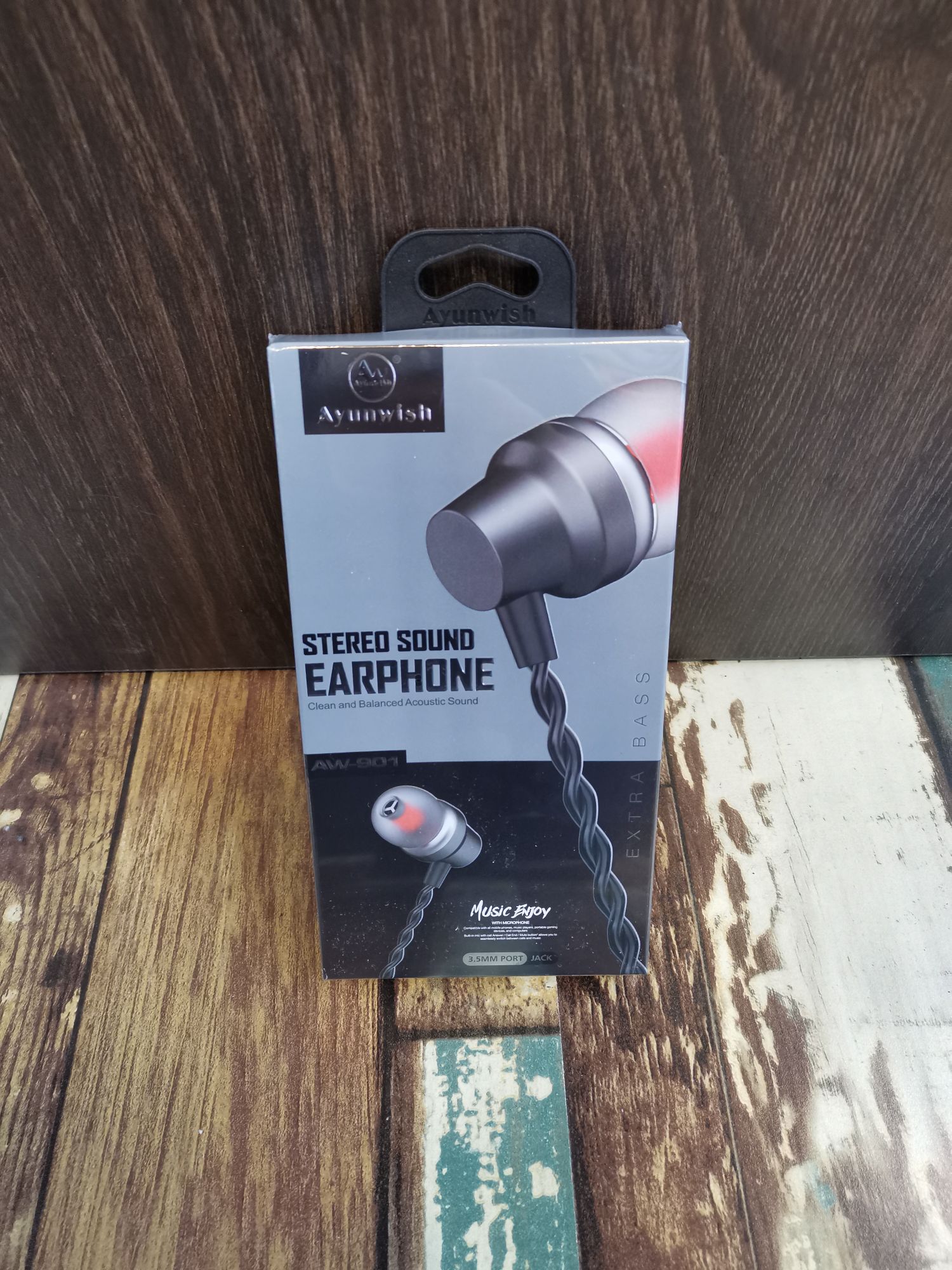 Sogo brand 901 mobile phone headphones, in-ear headsets, MP3 earbuds, wired headphones, small headphones, fashionable and creative products Application Scenario