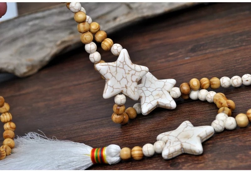 Handmade Bohemian-style long necklace and sweater chain with wooden beads and five-pointed stars Application Scenario