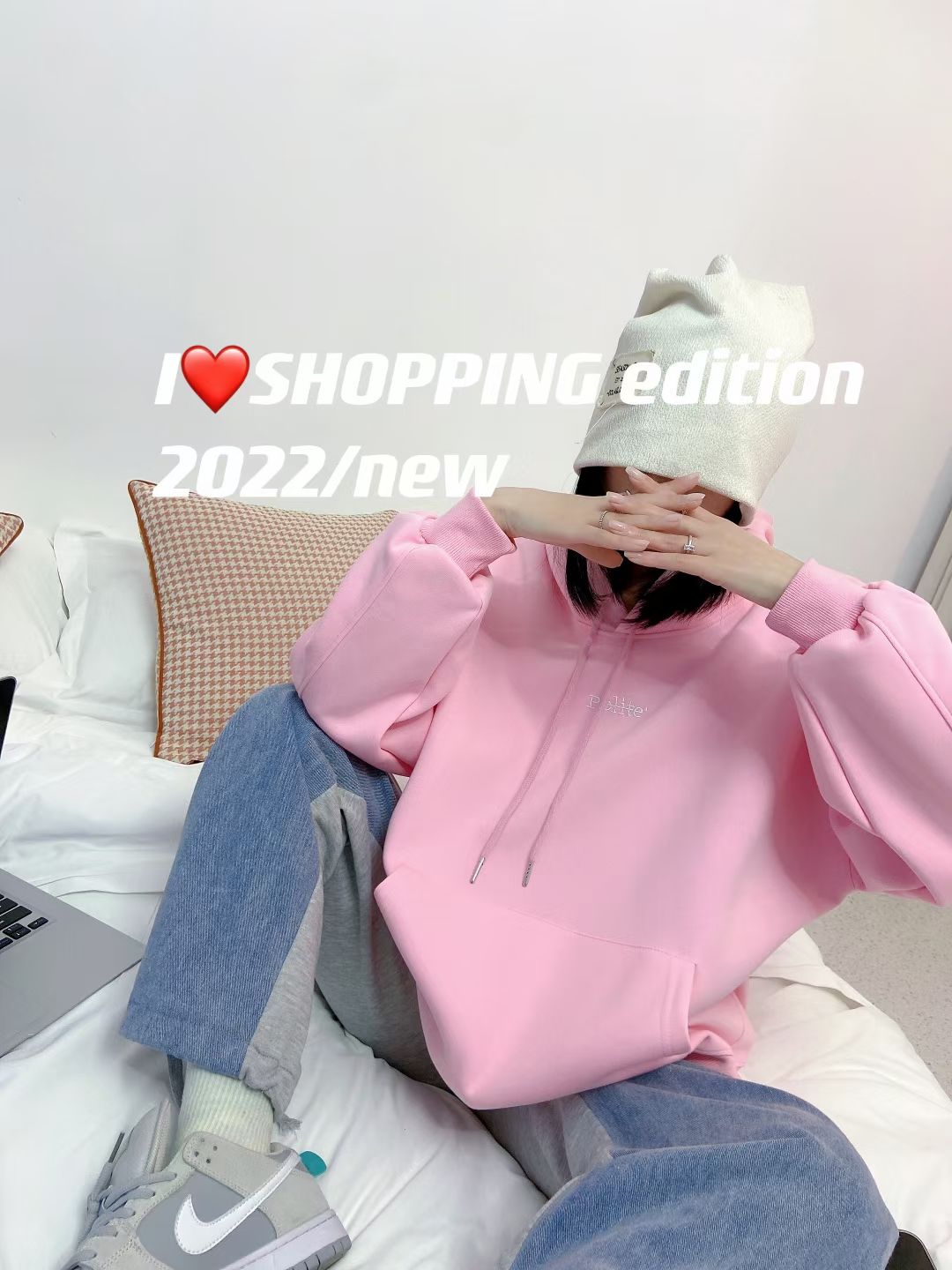 The candy-colored hooded sweatshirt is versatile for women, loose and eye-catching. The new spring 2022 pullover design is a trendy and niche top detail image 1