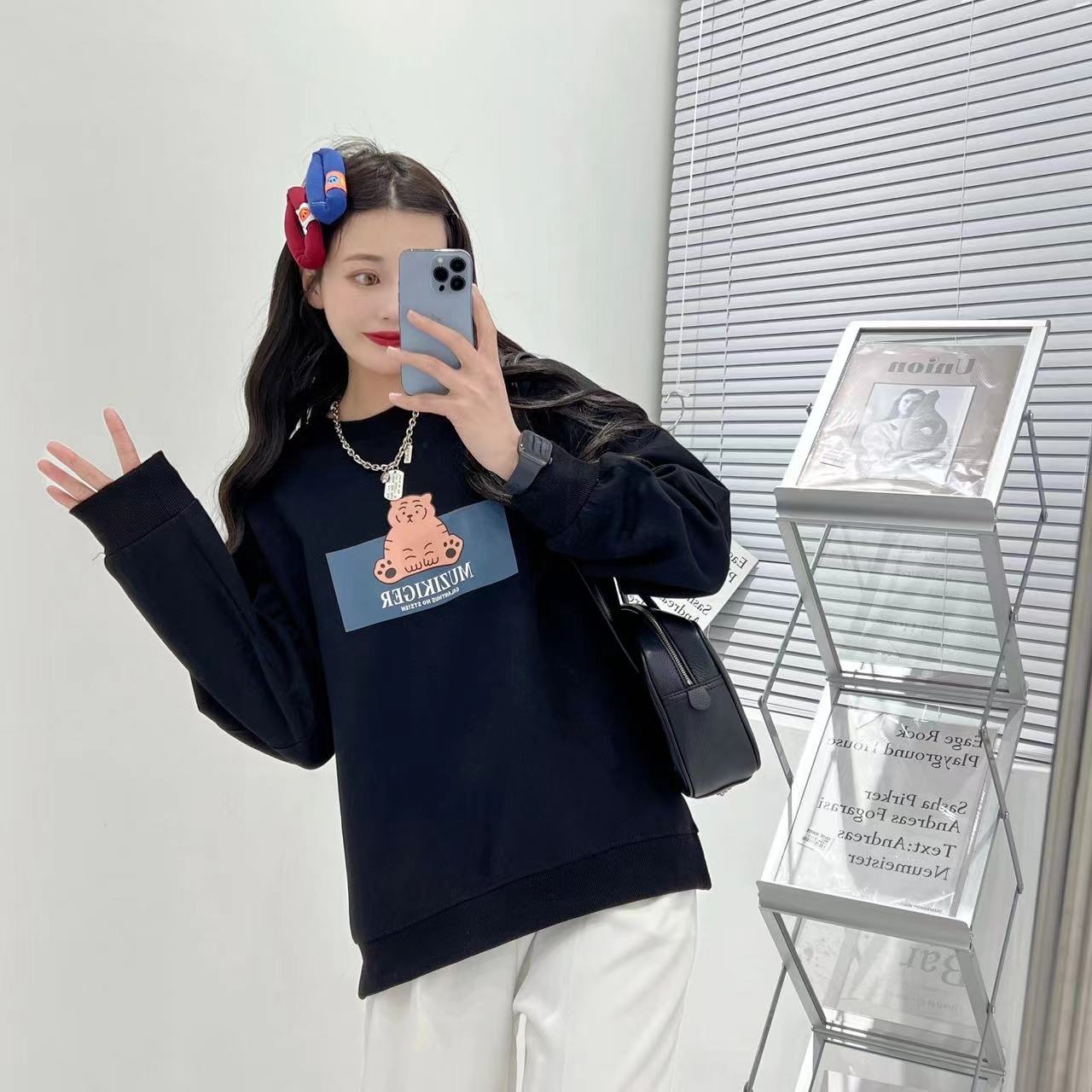 Cute cartoon letter printed round-neck long-sleeved school-style hoodie for women, a niche hoodie top for spring