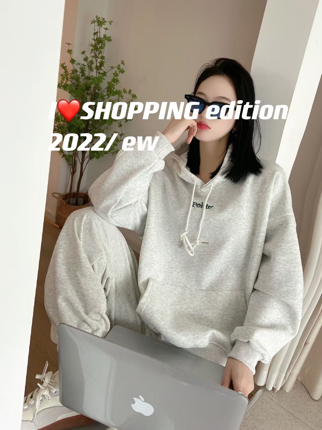 The candy-colored hooded sweatshirt is versatile for women, loose and eye-catching. The new spring 2022 pullover design is a trendy and niche top detail image 3