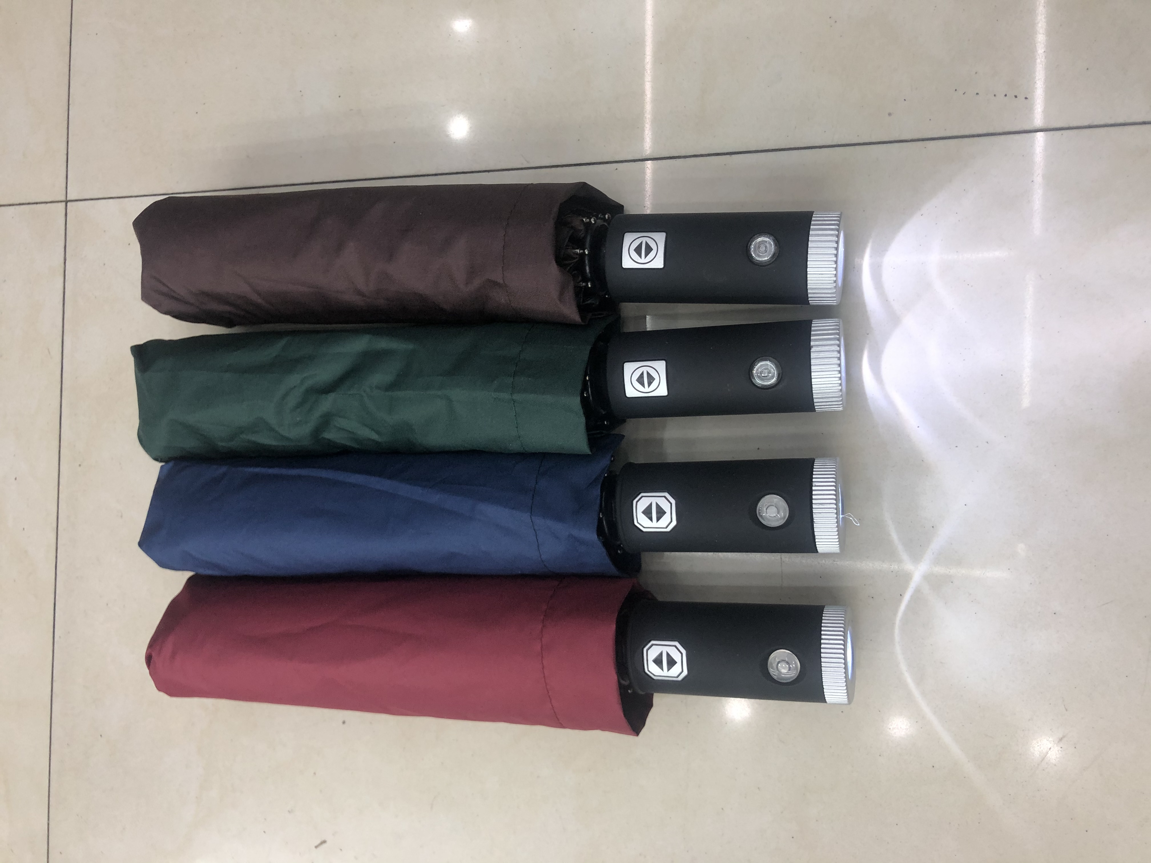 Three-fold fully automatic black vinyl spray-painted cloth belt light umbrella