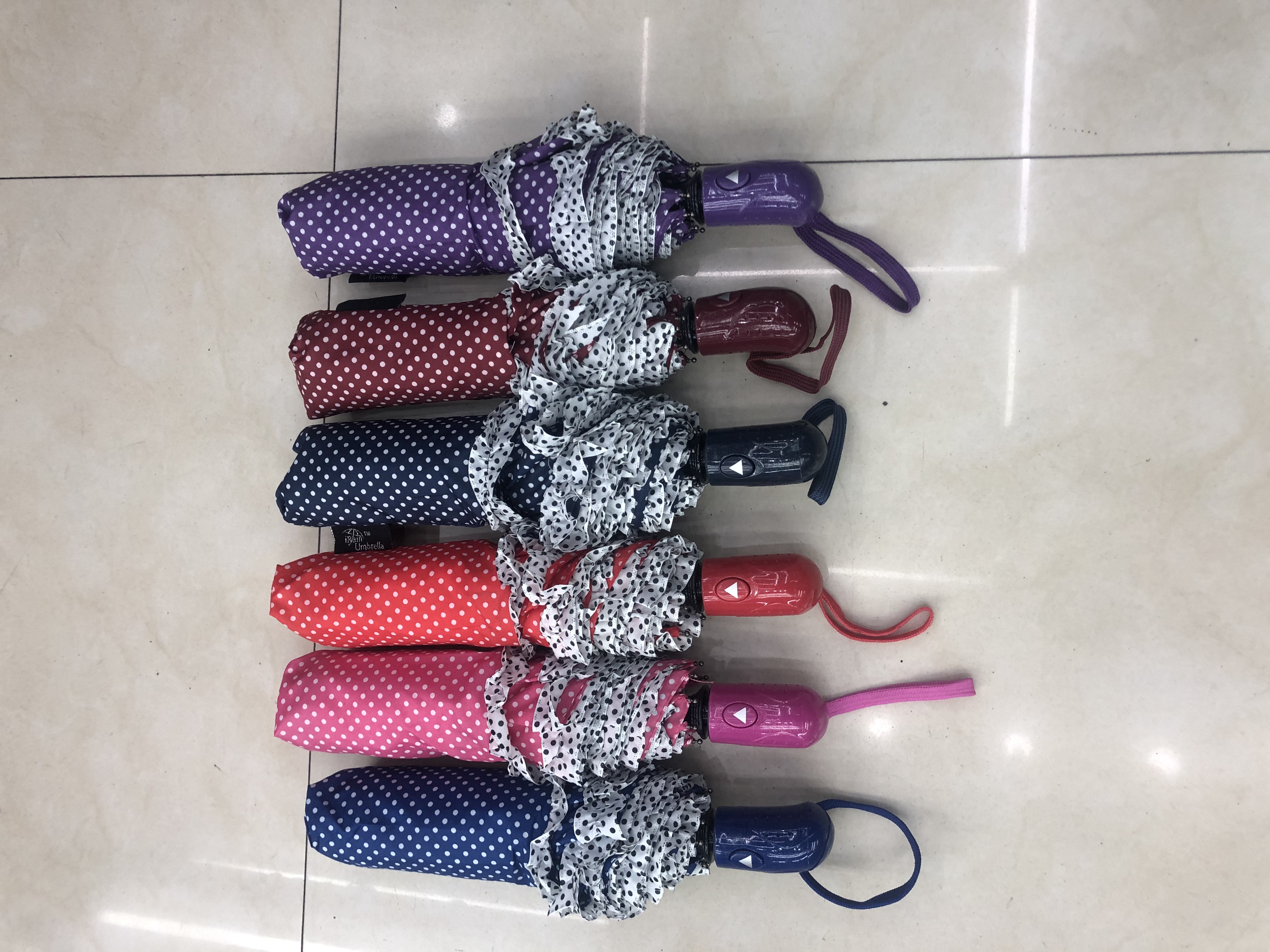 三折半自动喷漆布点子花边伞