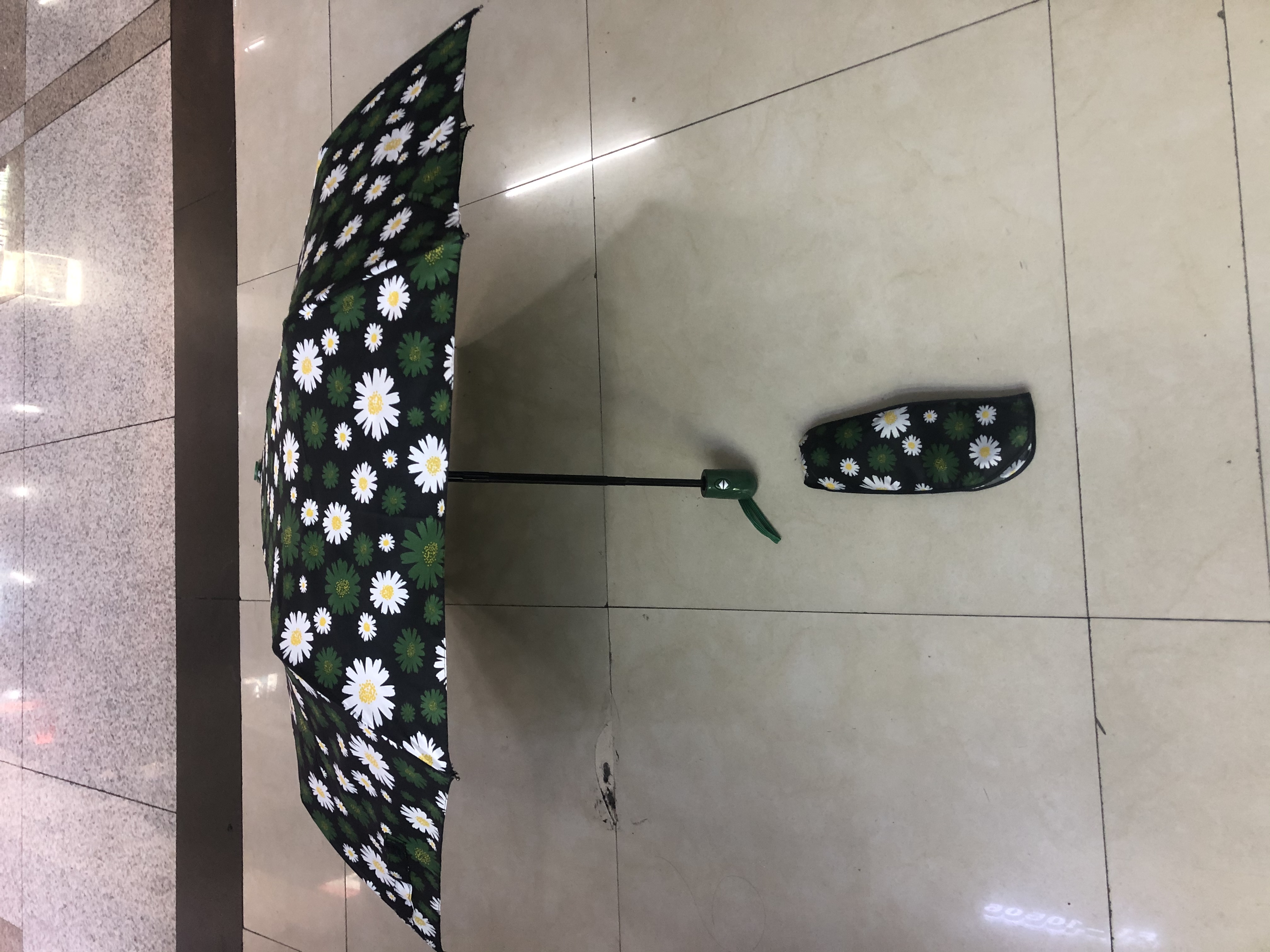 Three-fold fully automatic spray-painted fabric chrysanthemum umbrella details Picture