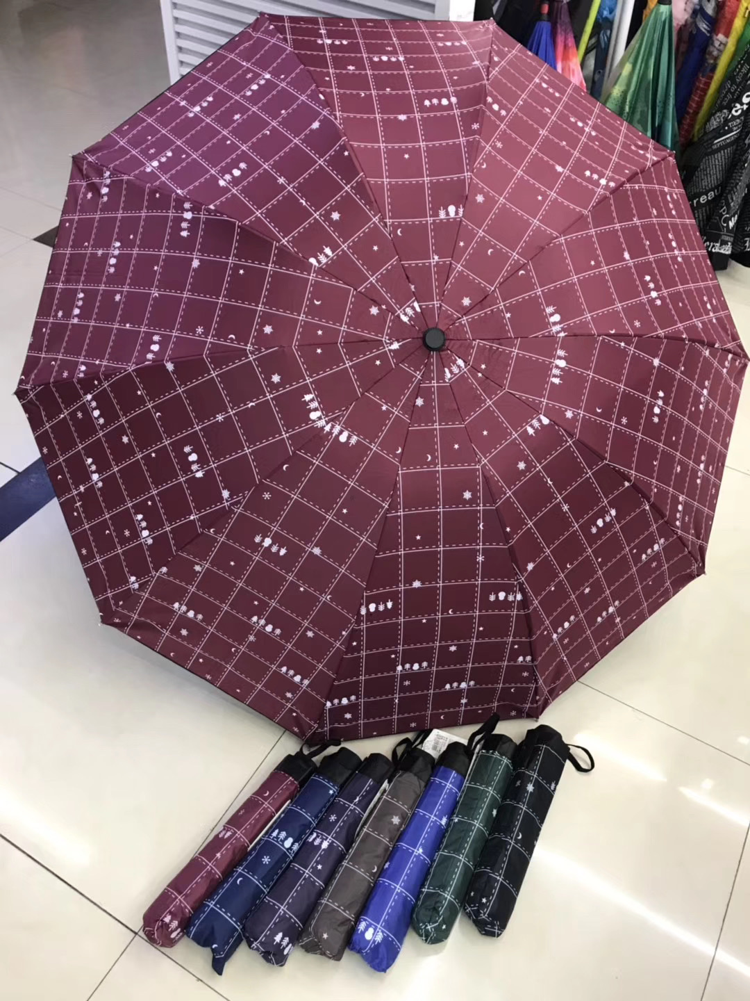 Three-fold spray-painted fabric black rubber grid umbrella details Picture