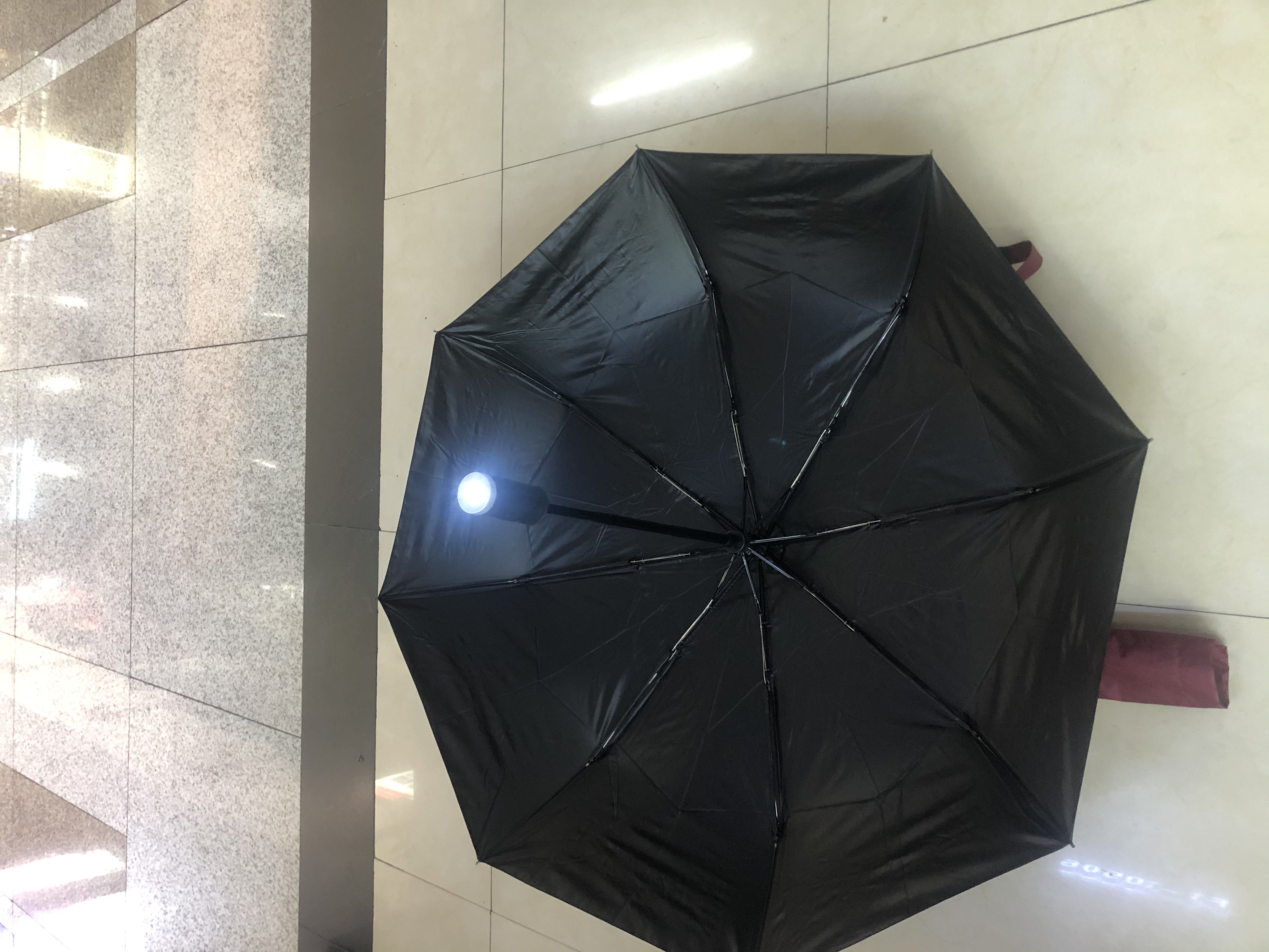 Three-fold fully automatic black vinyl spray-painted cloth belt light umbrella Specification image