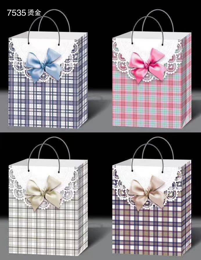 210克白卡纸袋，三个尺寸，烫银工艺