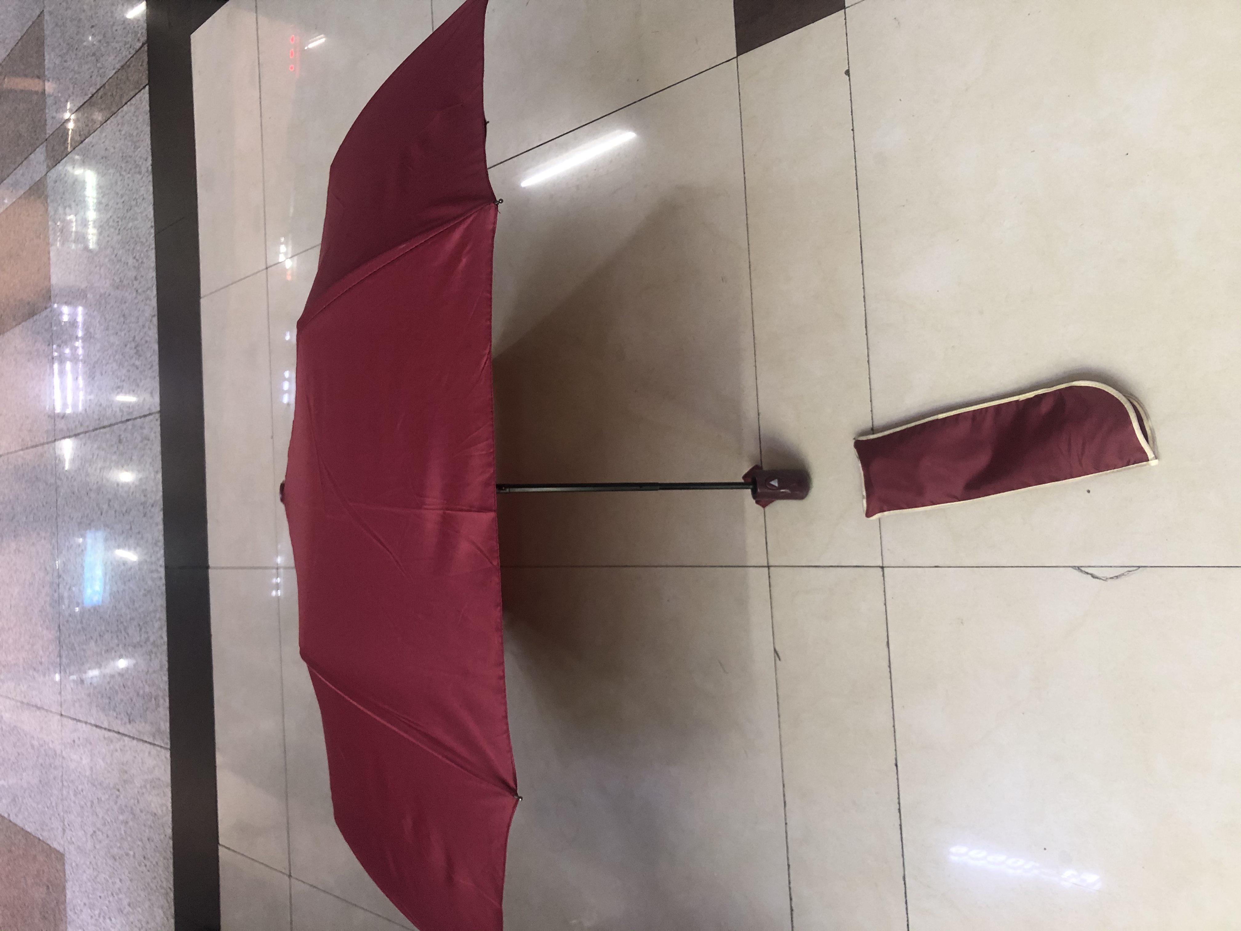 Three-fold and a half automatic spray-painted fabric single-color umbrella details Picture