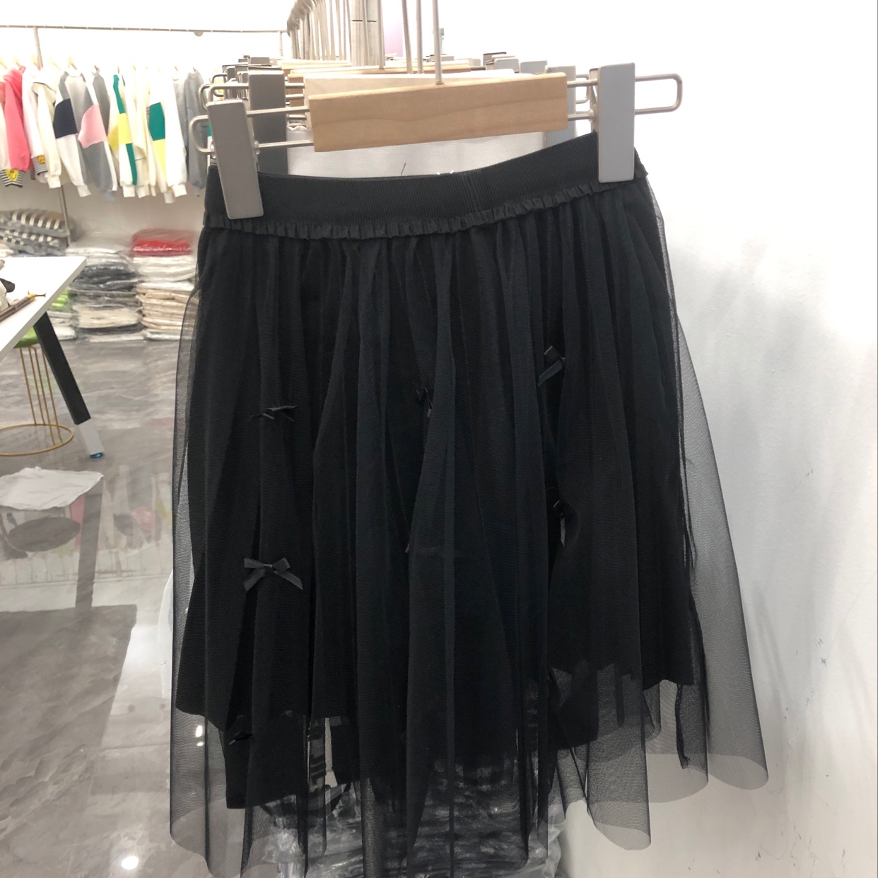 A girl's short skirt, a gauze skirt