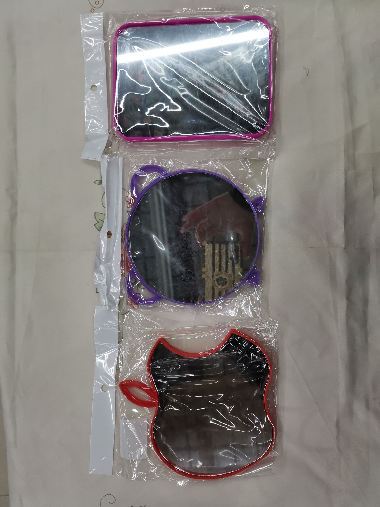 D-01 ，D-02，D-03镜子，一样价格一个一opp包装，3-4颜色混。240个每箱，体积，66*35*33。详情图2