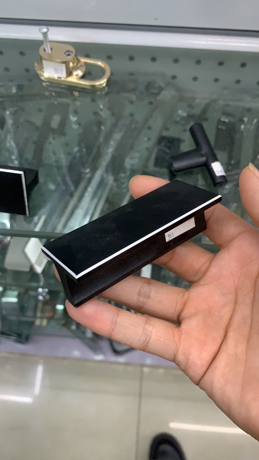 Tirador de hardware 8