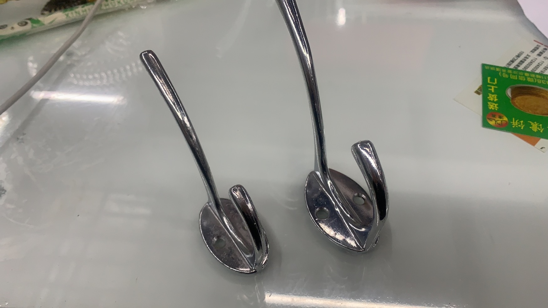 Zinc alloy coat hooks for rooms, kitchens and bathrooms
