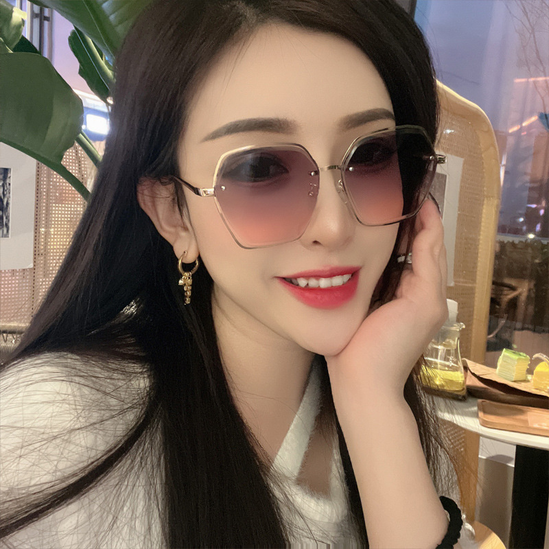 小红书力荐防辐射无框太阳眼镜渐变色新款遮阳墨镜女时尚潮流不规则镜框9235 防辐射眼镜