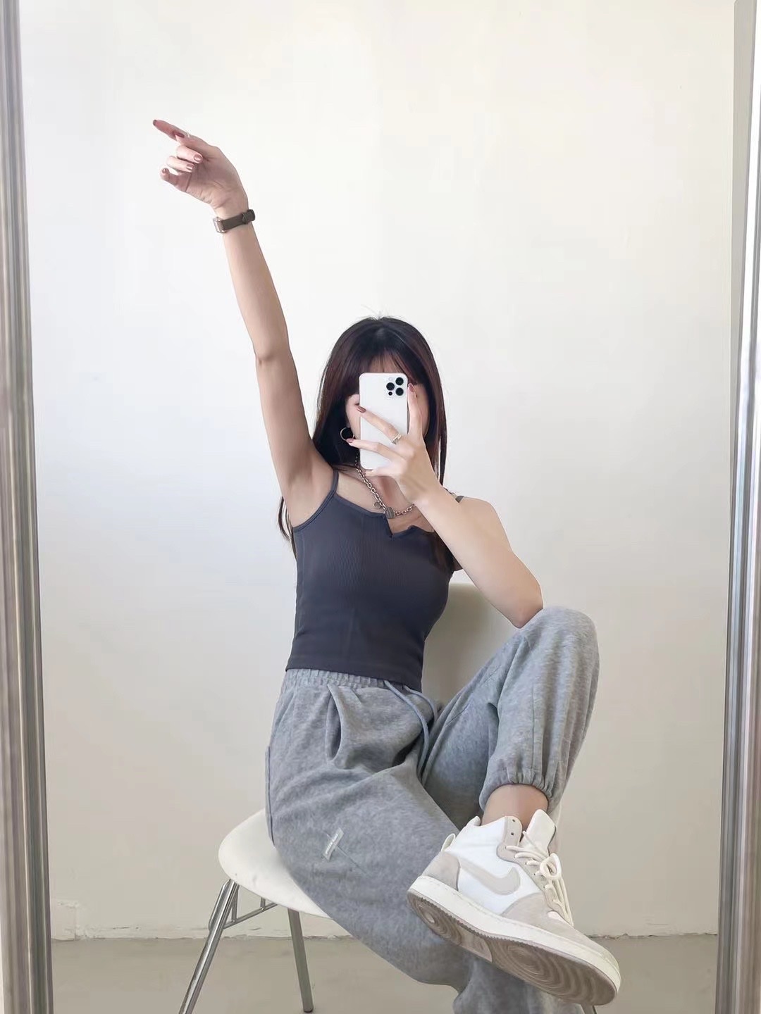 ins Hot Girl style short halter top for girls 2022 student new style small V-neck, crop top, slimming, solid color inner back, trendy Specification image
