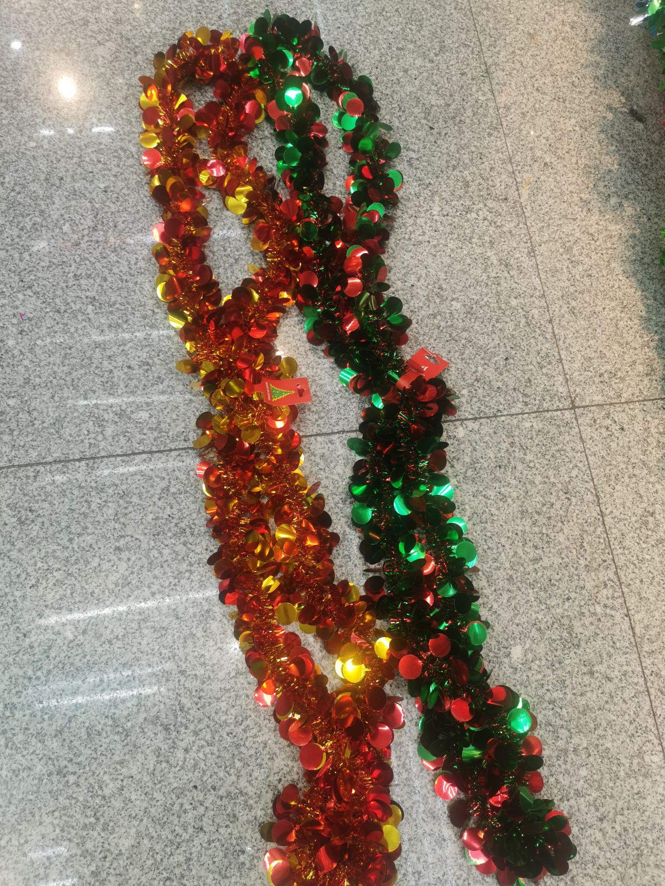 Circular latte art colored wool strips for festival decoration, anniversary and wedding decoration Specification image