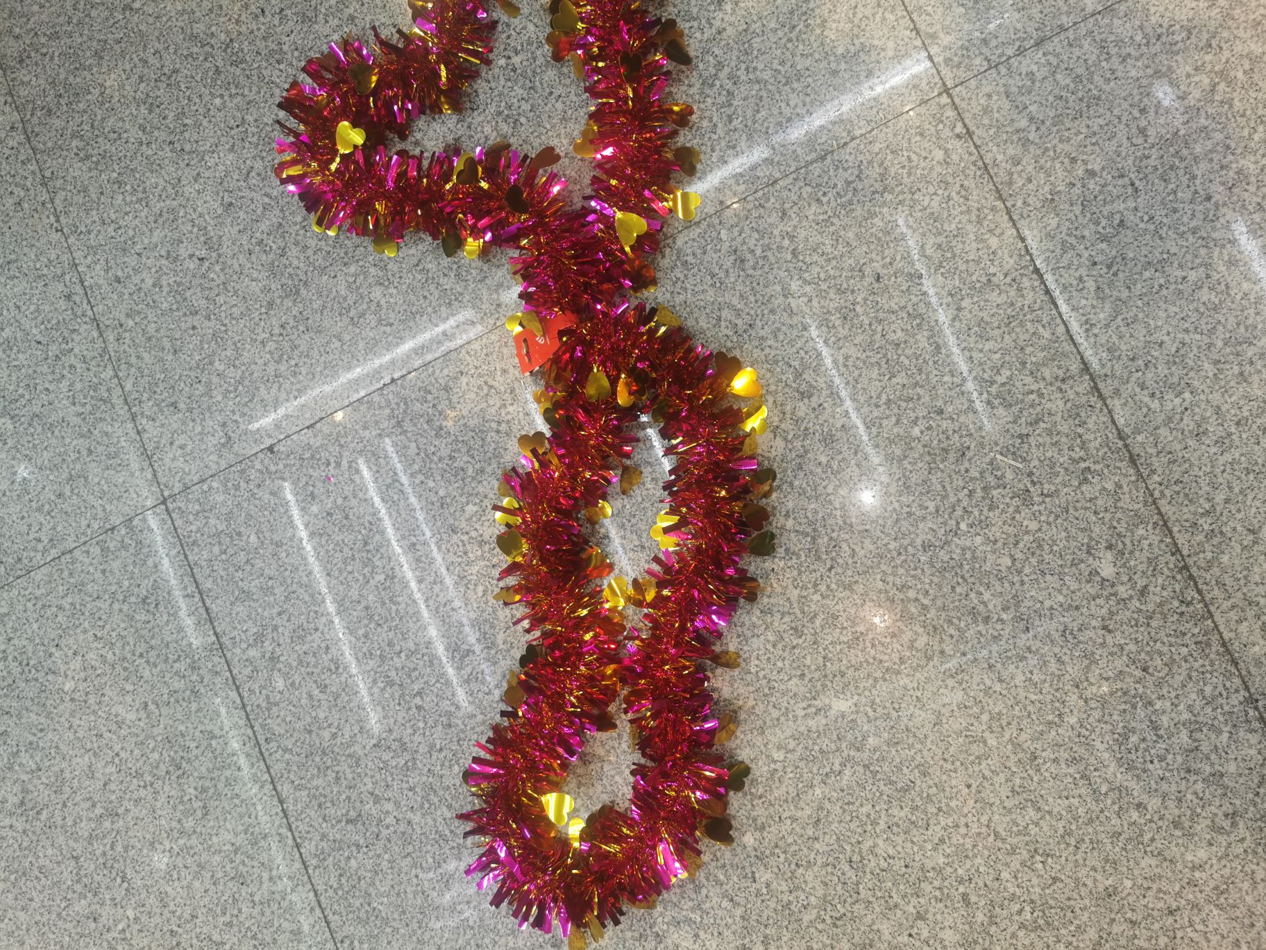 Christmas decorations: Heart-shaped latte art ribbons details Picture