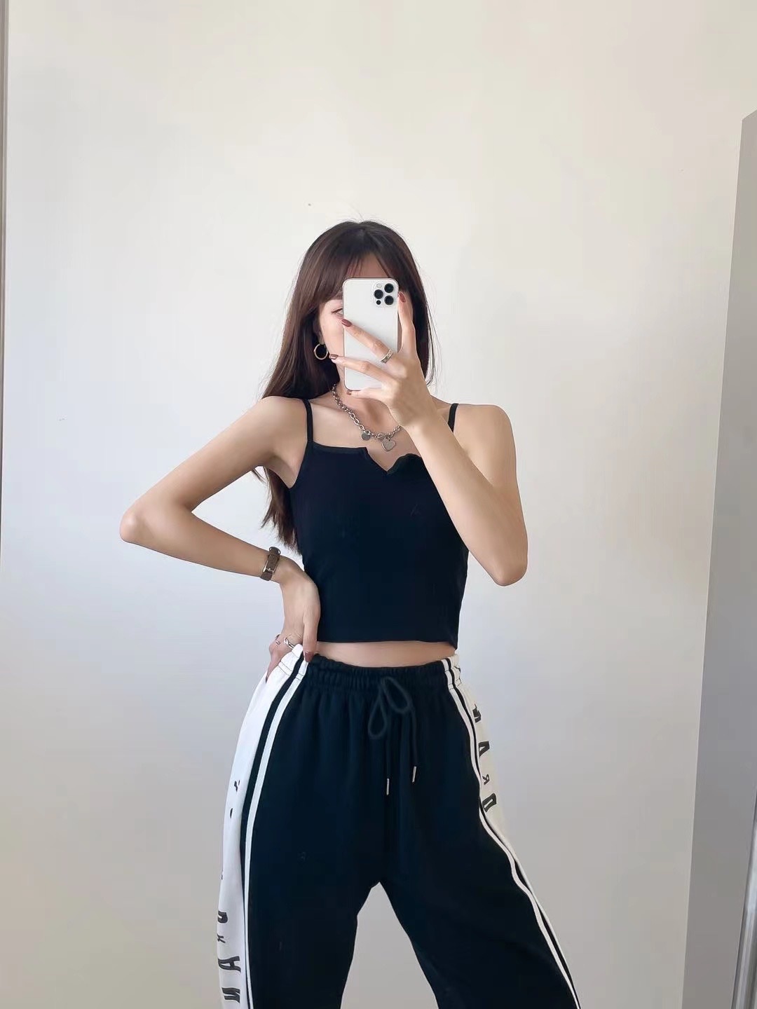 ins辣妹风短款小吊带女2022学生新款小V领露脐显瘦纯色内搭背心潮