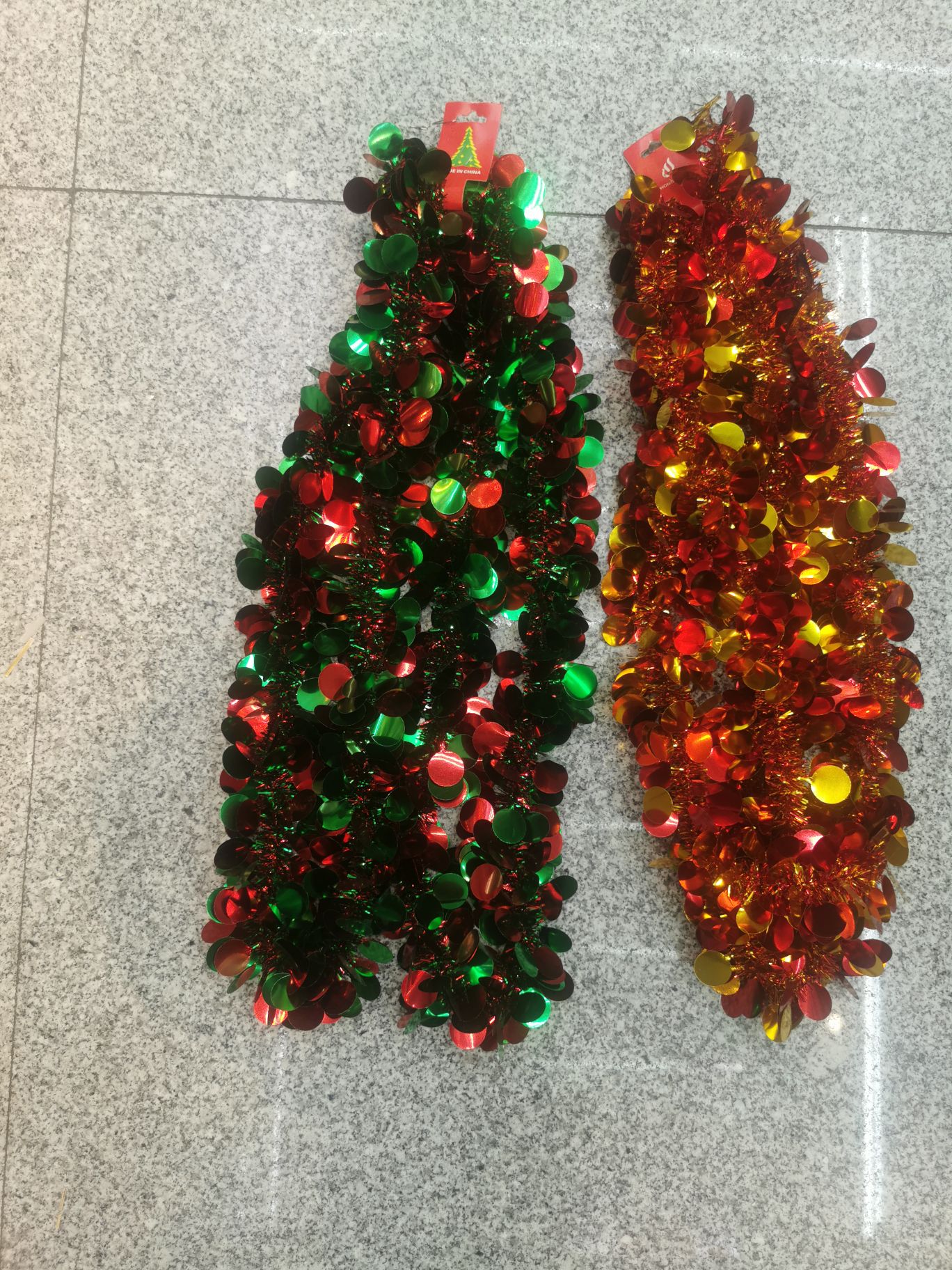 Circular latte art colored wool strips for festival decoration, anniversary and wedding decoration details Picture