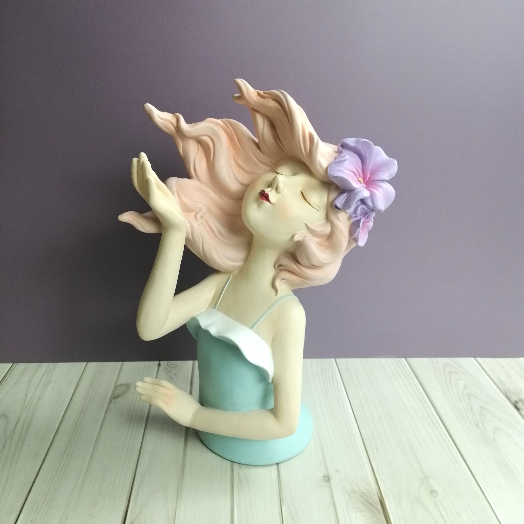 女王插花/少女酒架/少女摆件白底实物图